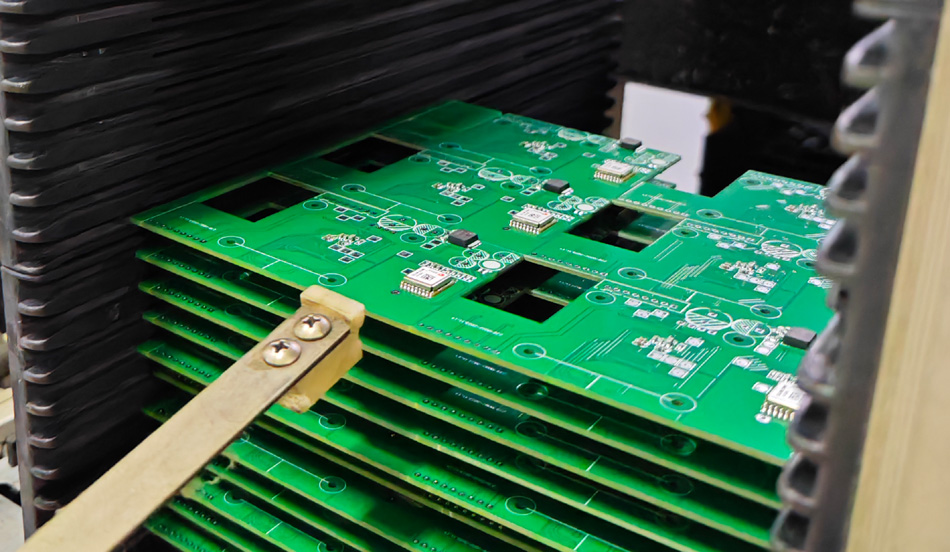 Kütləvi istehsal üzrə PCBA fabriklərində avtomatlaşdırma səviyyəsinin təsiri